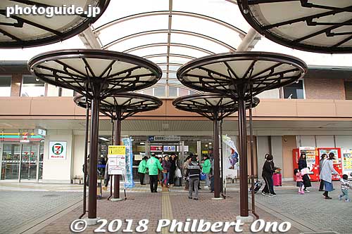 Tottori Station roofs with Shan Shan Matsuri umbrella design.
Keywords: tottori train station
