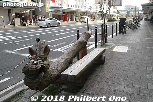 Dragon bench in Tottori.
Keywords: tottori