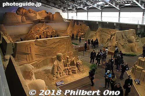 The exhibition had 19 large and medium-size sculptures showcasing a major aspect of Americana, centering mostly on people. 
Keywords: tottori Sand Museum sculptures