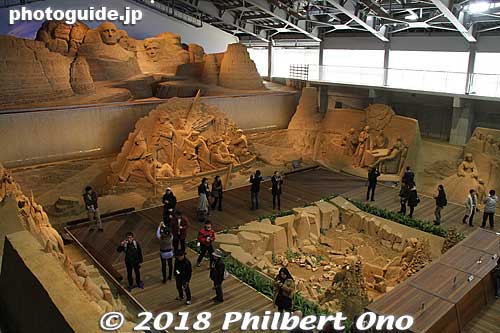The sculptures were created by professional sand sculptors (didn't know there was such an occupation) mostly from overseas.
Keywords: tottori Sand Museum sculptures