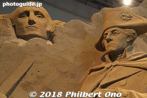 George Washington was in two sculptures.
Keywords: tottori Sand Museum sculptures