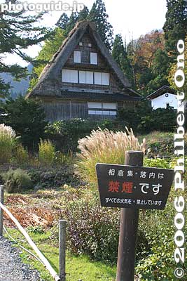 Keywords: toyama nanto ainokura gassho-zukuri thatched roof house minka