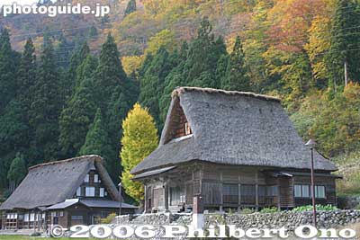 Ainenji temple 相念寺
Keywords: toyama nanto ainokura gassho-zukuri thatched roof house minka