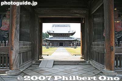 Passing through Sanmon Gate
Keywords: toyama takaoka zen buddhist temple zuiryuji