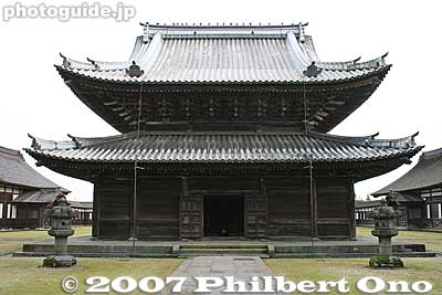 Rear view of Butsuden Hall
Keywords: toyama takaoka zen buddhist temple zuiryuji national treasure