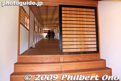 The Ohashiroka Bridge is made of wood with a slight slope. It is a rare castle structure. 御橋廊下
Keywords: wakayama castle 
