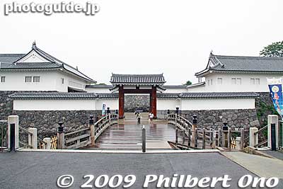 Yamagata Castle's Ninomaru Higashi Otemon Gate. This gate and turret were accurately reconstructed in 1991 based on Edo Period documents and Meiji Period photos. 二の丸東大手門
Keywords: yamagata castle kajo park japancastle