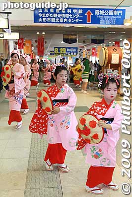 Inside JR Yamagata Station with Hanagasa dancers in Aug. Also see [url=http://www.youtube.com/watch?v=Tu4X7ATHVOk]my YouTube video here.[/url]
Keywords: yamagata hanagasa matsuri festival tohoku flower hat dancers woman girls women kimono