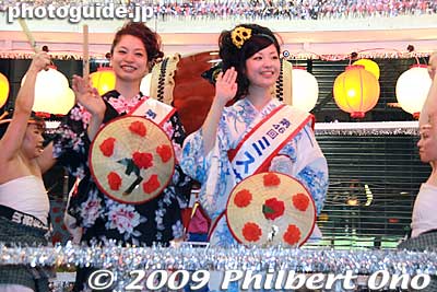 Miss Hanagasa
Keywords: yamagata hanagasa matsuri festival tohoku flower hat dancers woman girls women kimono 