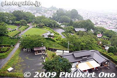 The small building near the center is a foot bath shed.
Keywords: yamagata Kaminoyama Castle onsen hot spring 