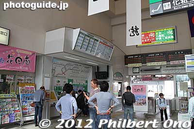 Inside Yonezawa Station.
Keywords: yamagata yonezawa station train