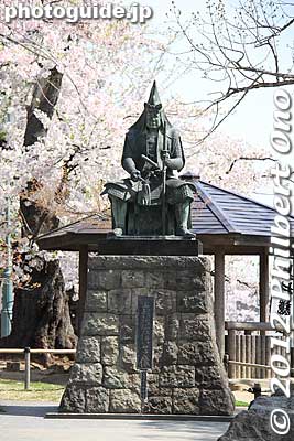 Statue of Uesugi Kenshin. 上杉謙信像
Keywords: yamagata yonezawa uesugi jinja shrine cherry blossoms sakura