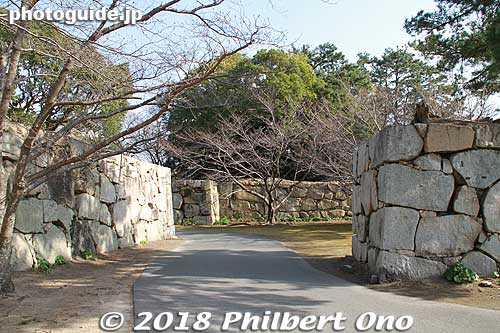 Entering Hagi Castle grounds.
Keywords: yamaguchi hagi castle