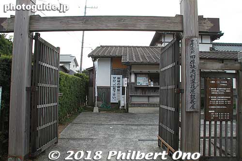 Entrance to Asa Mori Clan Residence.
Keywords: yamaguchi hagi samurai residence home longhouse nagaya