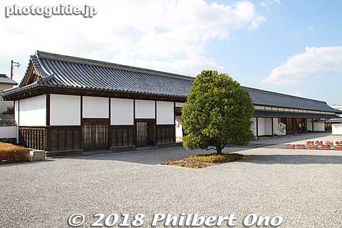 An adjacent building is the Kurashi-no-Yakata. くらしのやかた
Keywords: yamaguchi hagi museum