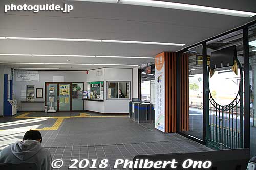 Inside Higashi-Hagi Station. Pretty quiet place. Less than 300 people per day get on the train here.
Keywords: yamaguchi hagi train station