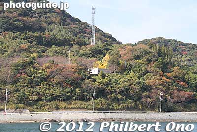 Kaiten Memorial Museum can be seen on this hillside with the flag pole.
Keywords: yamaguchi ozushima island kaiten human manned torpedo suicide memorial museum