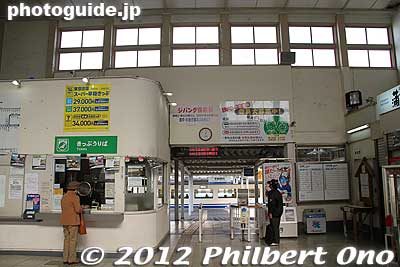 Inside Ube-Shinkawa Station which is on the JR Ube Line running between Shin-Yamaguchi Station and Ube Station.
Keywords: yamaguchi Ube Ube-Shinkawa Station