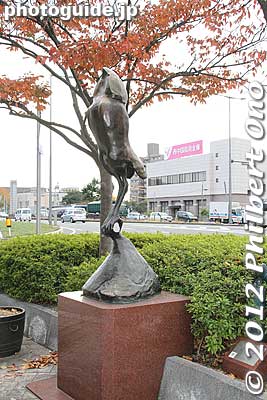 Sclupture along the main drag of Ube-Shinkawa, Yamaguchi.
Keywords: yamaguchi Ube japansculpture