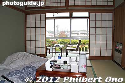 My room where I stayed at Lake Kawaguchi. It had a sun deck which provided a good view of Mt. Fuji. I paid only 4,800 yen for the night without meals.
Keywords: yamanashi fuji kawaguchiko-machi lake kawaguchi