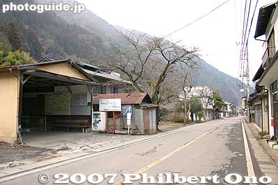 Taba bus stop
Keywords: yamanashi tabayama-mura village tama river tamagawa