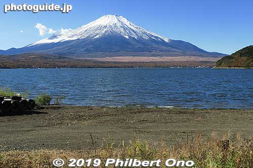Lake Yamanaka and Mt. Fuji in Nov.
Keywords: yamanashi yamanakako-mura lake mt. fuji fujimt