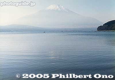 Mt. Fuji and Lake Yamanaka
Keywords: yamanashi yamanakako-mura lake mt. fuji yamanaka-ko japanlake japannationalpark
