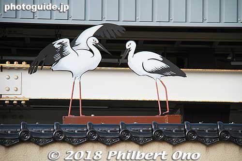 Oriental white stork decoration at JR Toyooka Station. To see real, living Oriental white storks, you have to visit the Hyogo Park of the Oriental White Stork Park.
Keywords: hyogo toyooka station