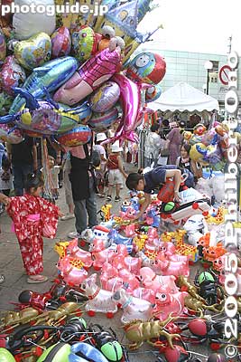 Balloons, souvenirs and trinkets sold near the train station.
Keywords: kanagawa yamato awa odori dance