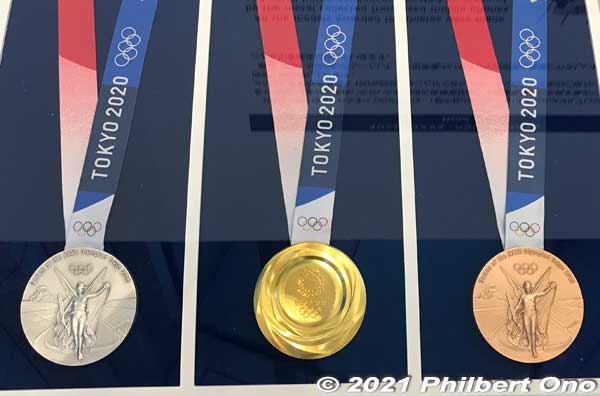 Tokyo 2020 Olympic medals: silver, gold, and bronze.