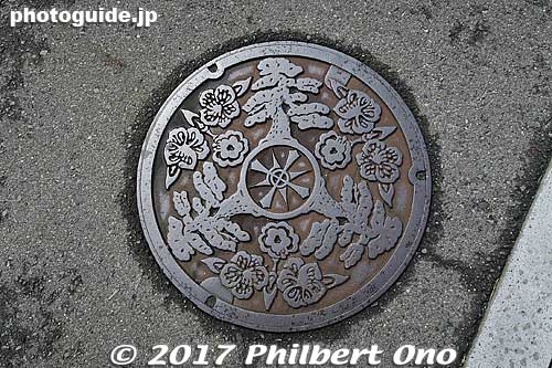 Handa manhole, Aichi.
Keywords: aichi handa dashi matsuri festival floats manhole