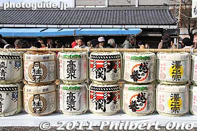 Barrels of sake rice wine near Romon Gate.
Keywords: aichi ichinomiya masumida jinja shrine shinto hatsumode new year's day shogatsu 