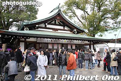 Stall selling charms.
Keywords: aichi ichinomiya masumida jinja shrine shinto hatsumode new year's day shogatsu 