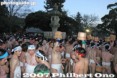 The festival is over.
Keywords: aichi inazawa konomiya jinja shrine hadaka matsuri festival naked loincloth men man