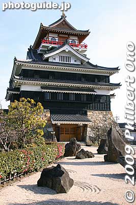 In front of the castle tower is a rock garden.
Keywords: aichi kiyosu castle 