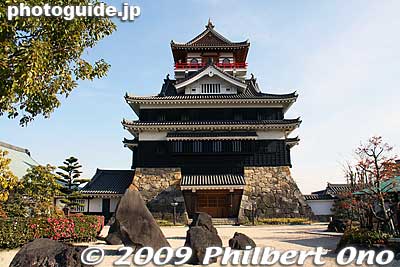 Kiyosu Castle tower and rock garden.
Keywords: aichi kiyosu castle 