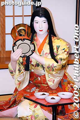 Woman playing the tsuzumi shoulder drum.
Keywords: aichi kiyosu castle 