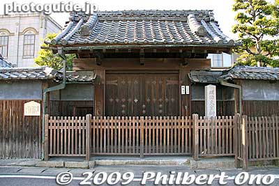 Gate of the Kiyosu-juku Honjin. Behind it is a modern private house. The Honjin was the exclusive lodge of VIPs traveling through.
Keywords: aichi kiyosu 