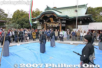 Various entertainment is staged within Tagata Shrine up until the procession starts at 2 pm.
Keywords: aichi komaki tagata jinja shrine penis festival fertility matsuri
