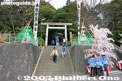 Torii gate to Kumano-sha Shrine.
Keywords: aichi komaki kumano jinja shrine penis festival fertility matsuri honen torii