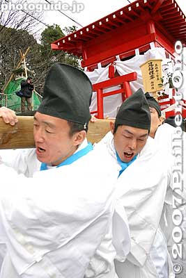 Takeinadane-no-Mikoto
Keywords: aichi komaki kumano jinja shrine penis festival fertility honen matsuri shinto
