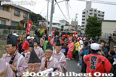 The first half of the route is quite narrow.
Keywords: aichi komaki tagata jinja shrine penis festival fertility honen matsuri shinto