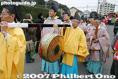 Drum
Keywords: aichi komaki tagata jinja shrine penis festival fertility honen matsuri shinto