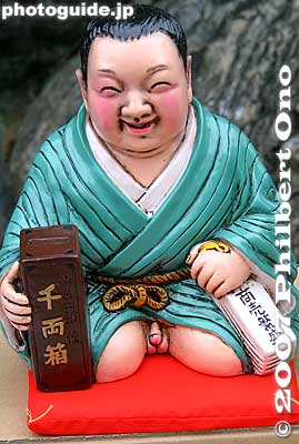 Keywords: aichi komaki tagata jinja shrine penis festival fertility honen matsuri shinto