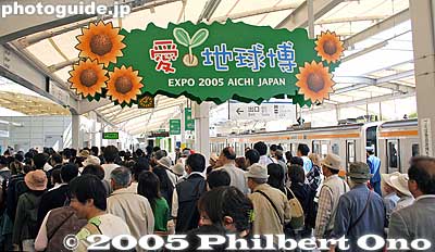9:01 am: Arrived JR Banpaku Yakusa Station from Nagoya
Keywords: Aichi Nagakute Expo 2005 crowds