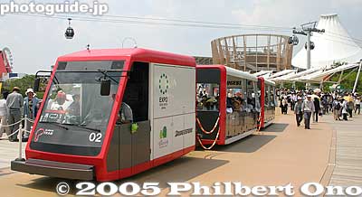 Battery-driven Global Tram (500 yen per ride). Transportation on the Global Loop.
Keywords: Aichi Nagakute Expo 2005 japantransportation