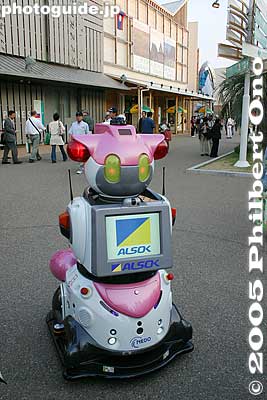 Talking robot
Keywords: Aichi Nagakute Expo 2005