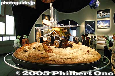 US Pavilion display, Mars explorer replica.
Keywords: Aichi Nagakute Expo 2005 international pavilions 