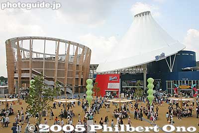 Gas Pavilion on left and Mountain of Dreams on right.
Keywords: Aichi Nagakute Expo 2005