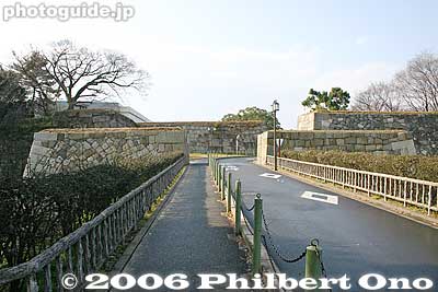 Bridge across the Sotobori moat to East Gate 東門
Keywords: aichi prefecture nagoya castle